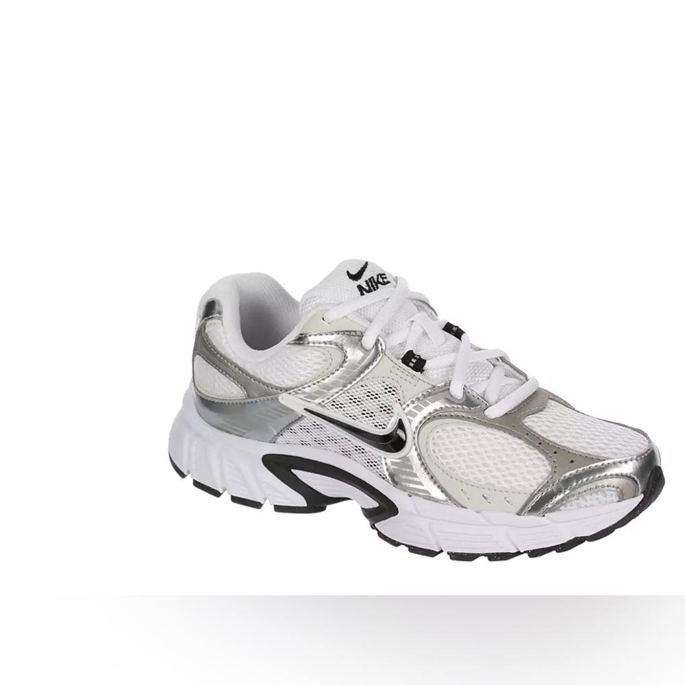 Nike V5 RNR Women's Sneaker - White/Black - Picture 2 of 6